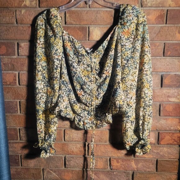 NWT! ASTR The Label Blouse Mini Floral Front Tie Rouched Ruffled Edges - Size S - Picture 7 of 13